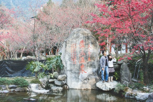 庐山泡暖汤 赏景捡便宜 